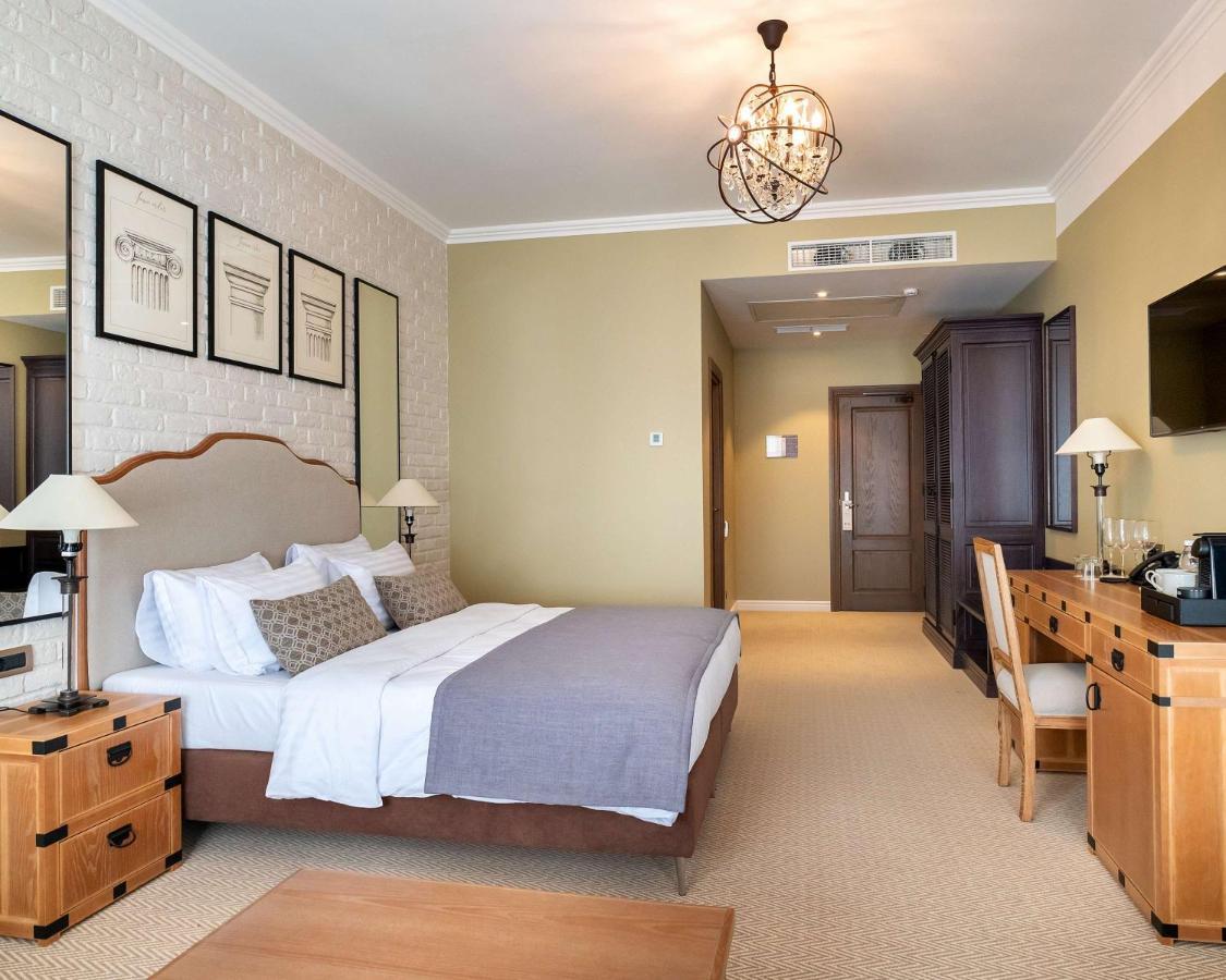 Best Western Plus Market Square Лвив Екстериор снимка
