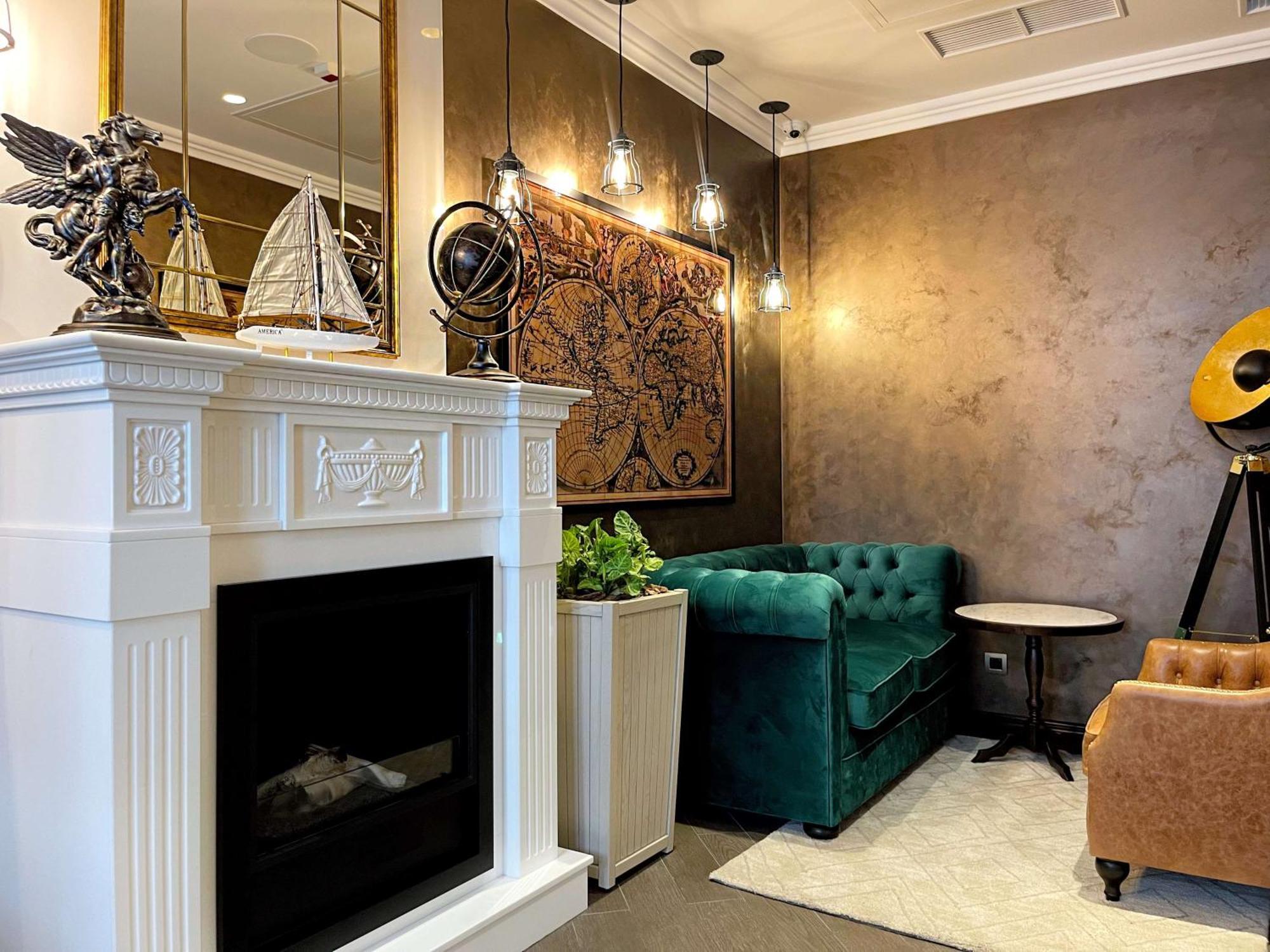 Best Western Plus Market Square Лвив Екстериор снимка